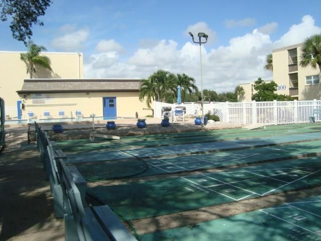 For Rent: $1,400 (1 beds, 1 baths, 860 Square Feet)