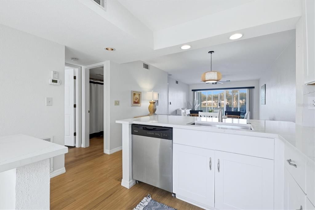 For Sale: $223,000 (2 beds, 2 baths, 1032 Square Feet)
