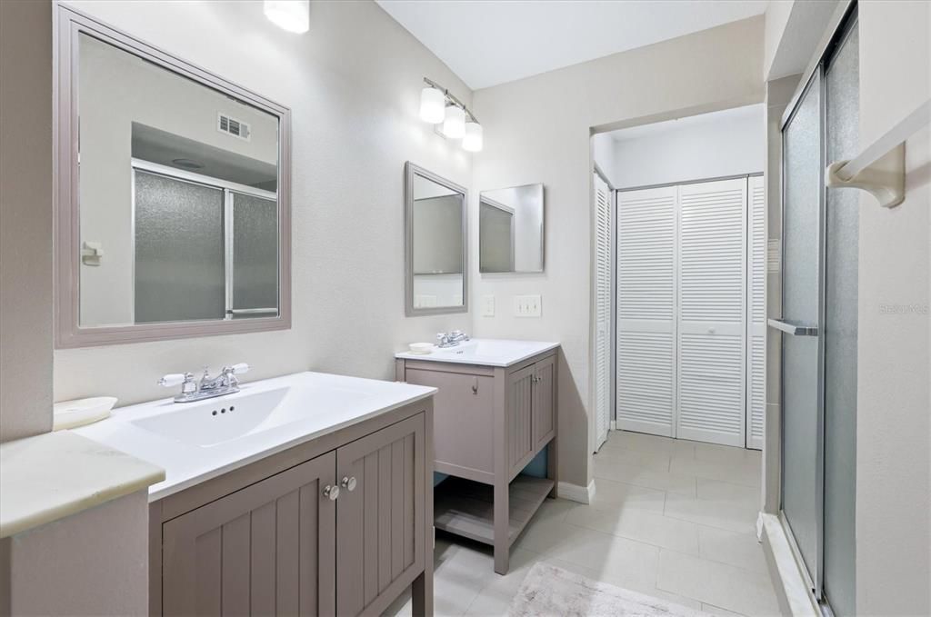 For Sale: $223,000 (2 beds, 2 baths, 1032 Square Feet)