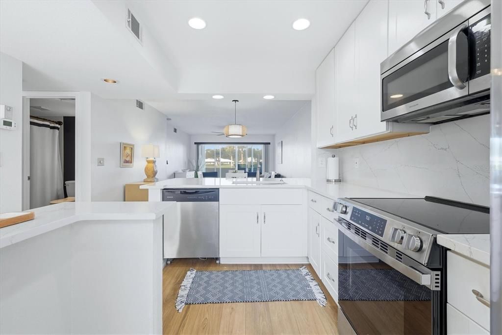 For Sale: $223,000 (2 beds, 2 baths, 1032 Square Feet)