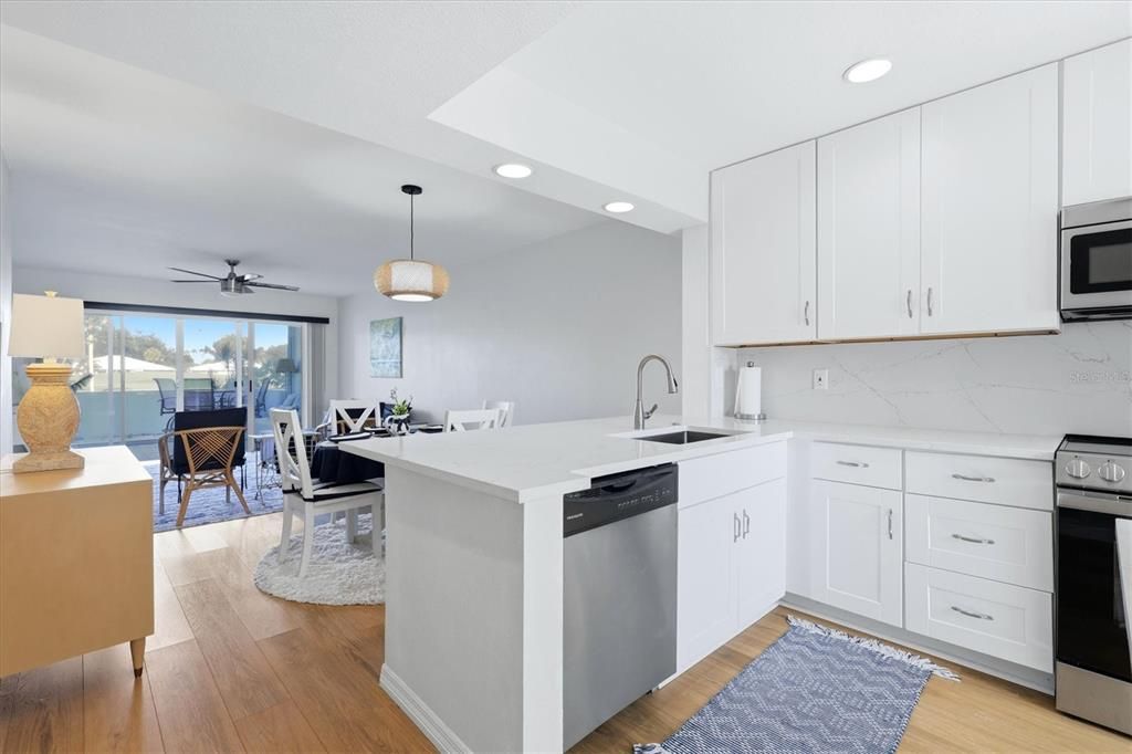 For Sale: $223,000 (2 beds, 2 baths, 1032 Square Feet)
