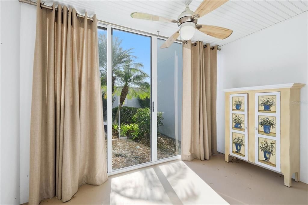 For Sale: $223,000 (2 beds, 2 baths, 1032 Square Feet)