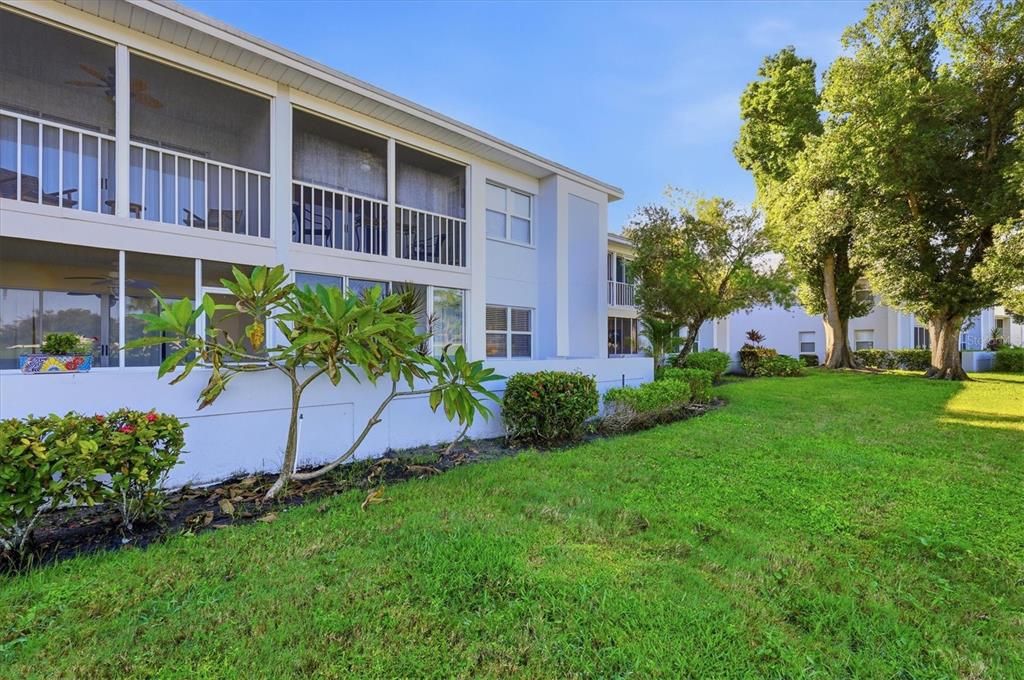 For Sale: $223,000 (2 beds, 2 baths, 1032 Square Feet)