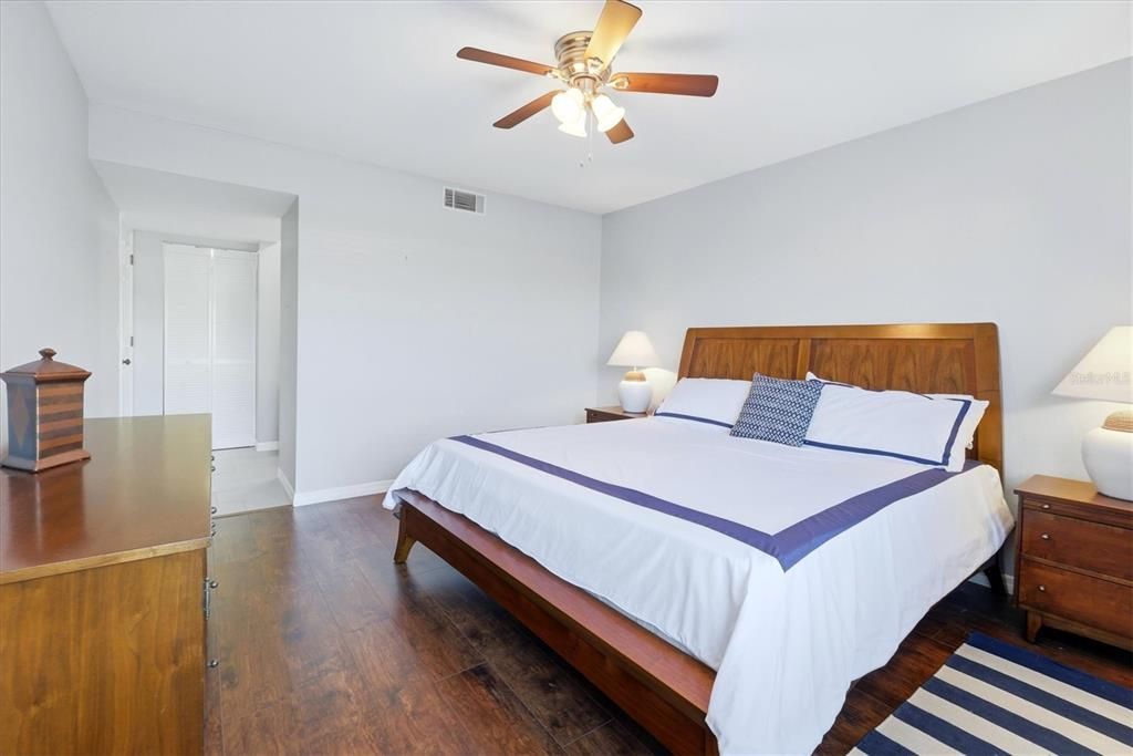 For Sale: $223,000 (2 beds, 2 baths, 1032 Square Feet)