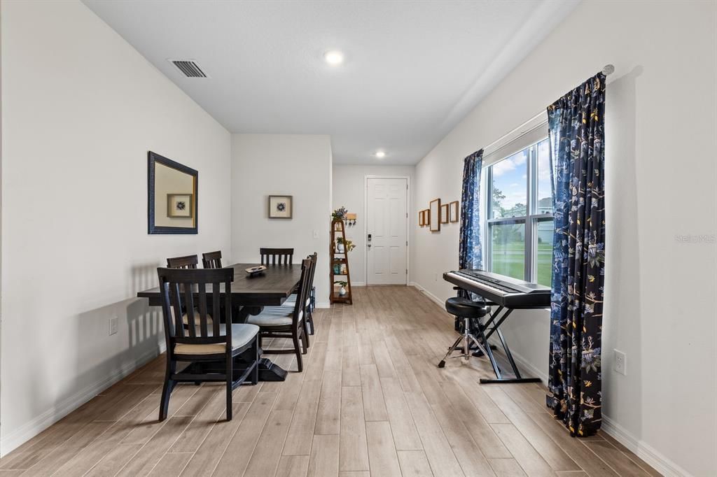 For Rent: $2,350 (3 beds, 2 baths, 1449 Square Feet)