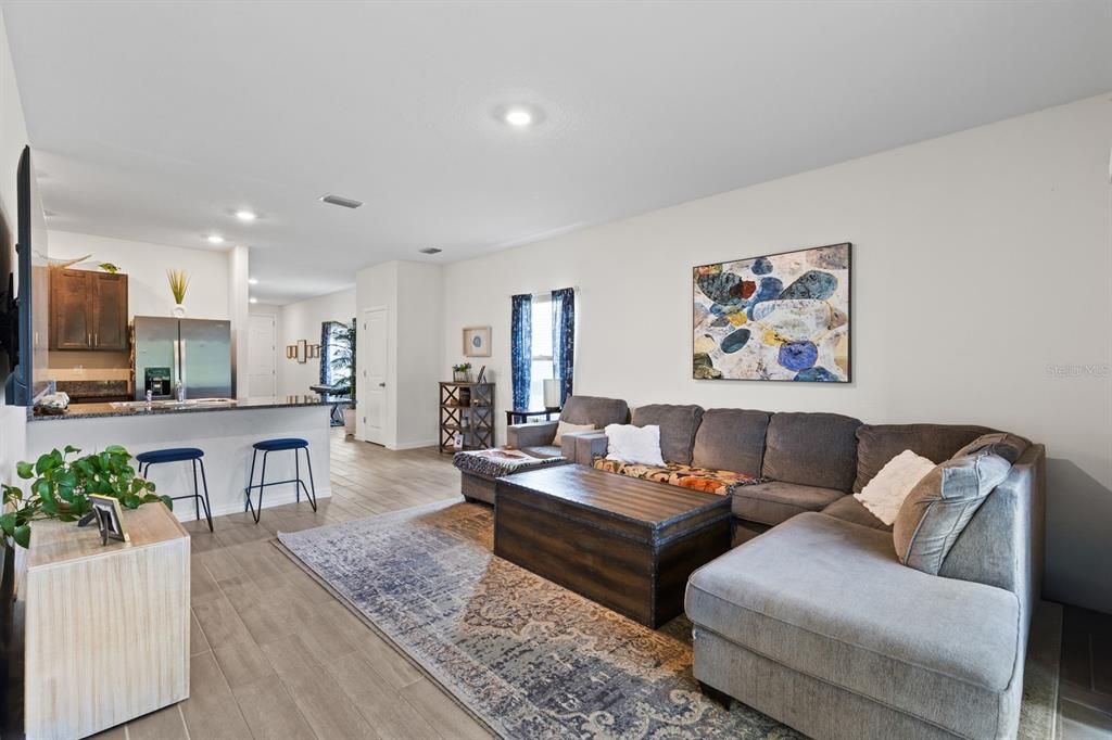 For Rent: $2,350 (3 beds, 2 baths, 1449 Square Feet)