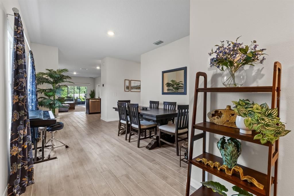 For Rent: $2,350 (3 beds, 2 baths, 1449 Square Feet)