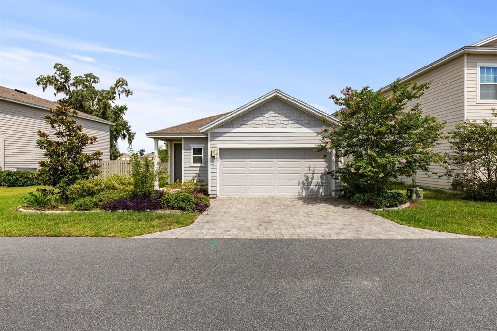 For Rent: $2,350 (3 beds, 2 baths, 1449 Square Feet)