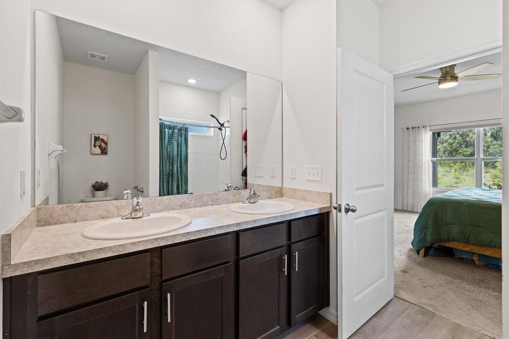 For Rent: $2,350 (3 beds, 2 baths, 1449 Square Feet)