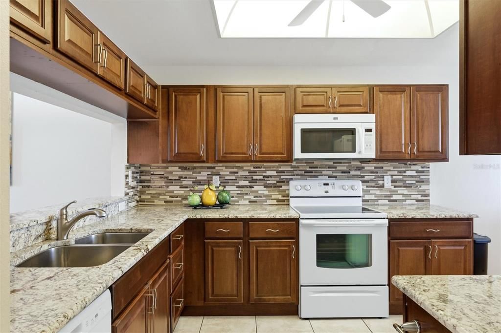 For Sale: $239,000 (2 beds, 2 baths, 1238 Square Feet)