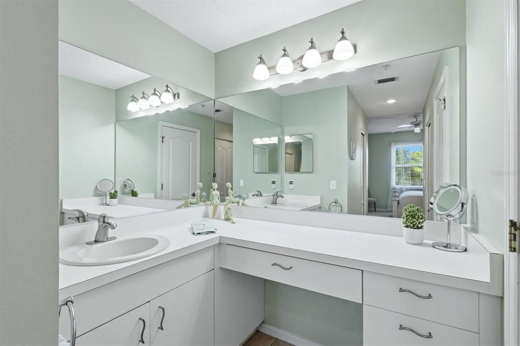 For Sale: $239,000 (2 beds, 2 baths, 1238 Square Feet)