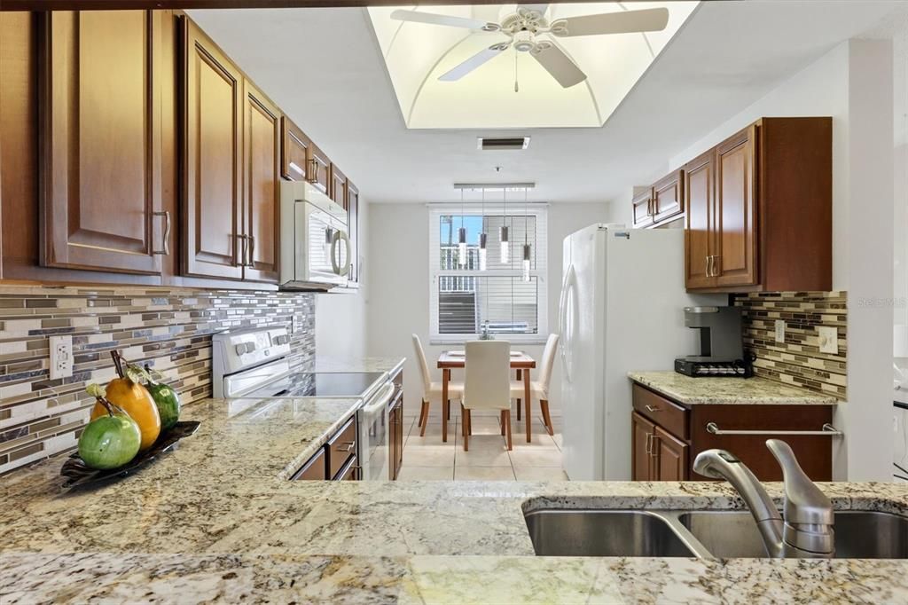 For Sale: $239,000 (2 beds, 2 baths, 1238 Square Feet)