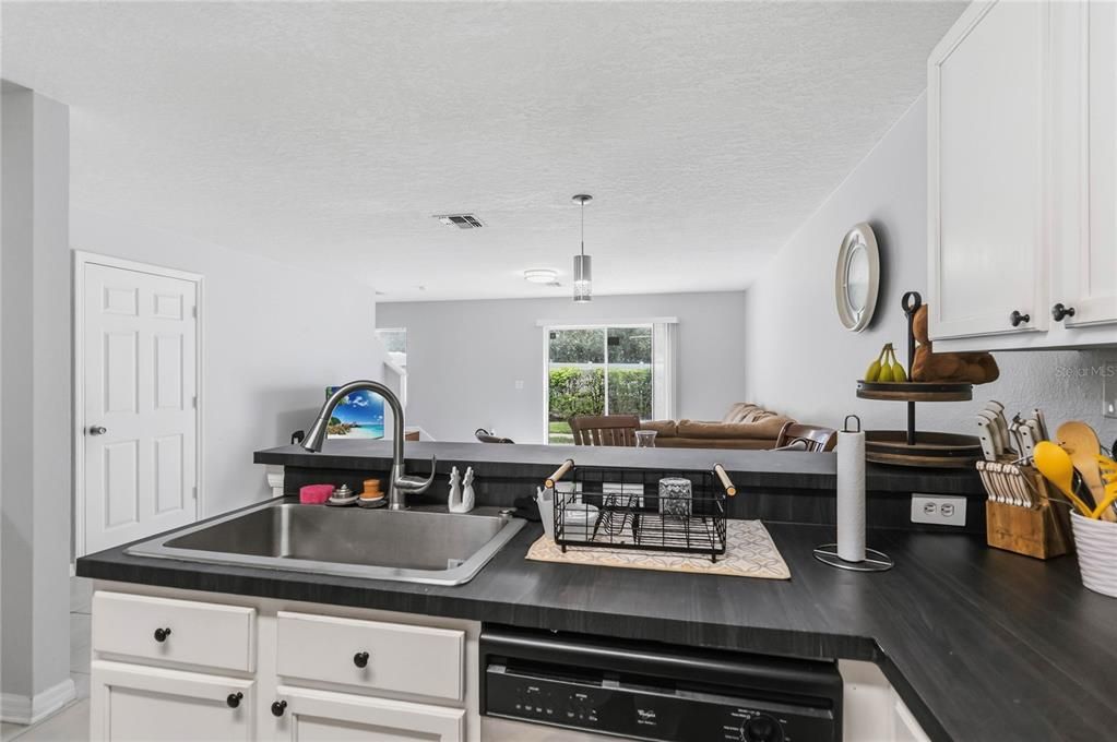 For Sale: $335,000 (3 beds, 2 baths, 1476 Square Feet)
