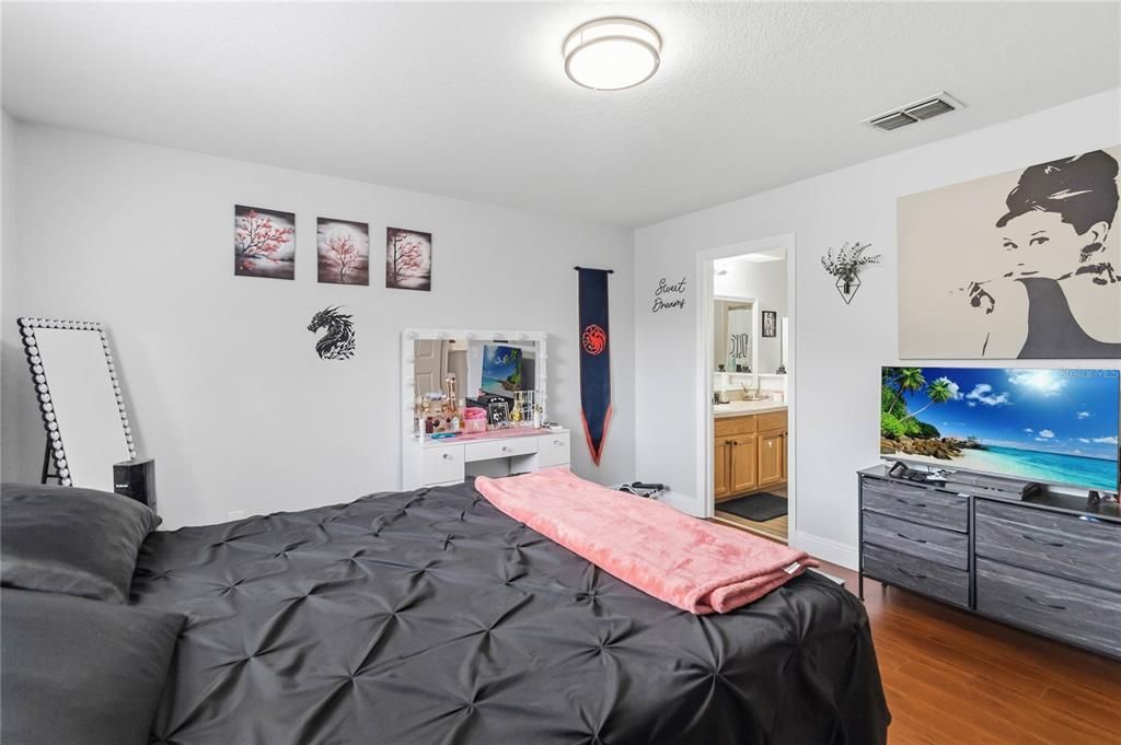 For Sale: $335,000 (3 beds, 2 baths, 1476 Square Feet)