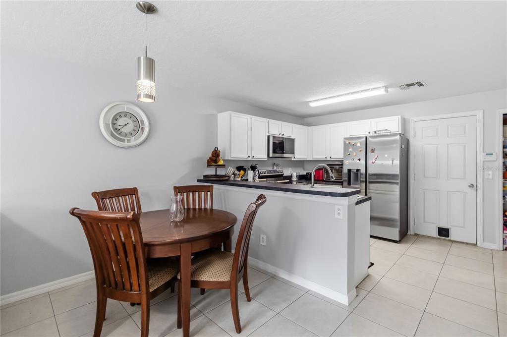 For Sale: $335,000 (3 beds, 2 baths, 1476 Square Feet)