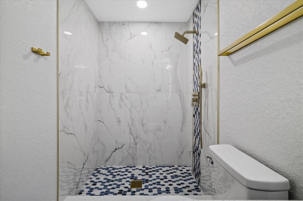 На продажу: $317,900 (2 спален, 2 ванн, 1006 Квадратных фут)