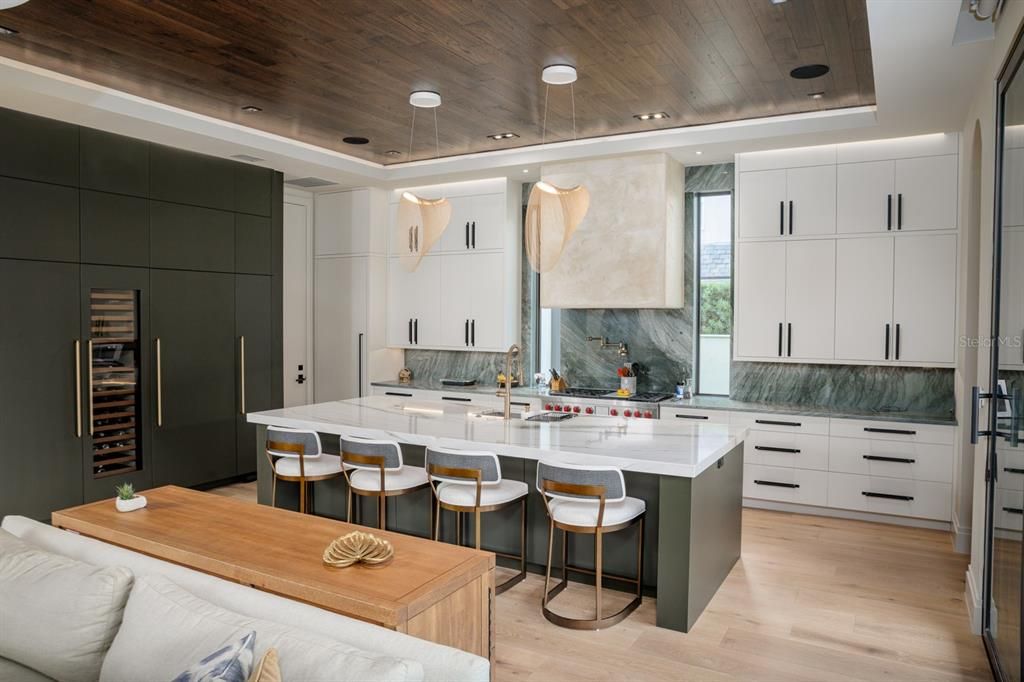 En Venta: $6,000,000 (5 camas, 5 baños, 4806 Pies cuadrados)