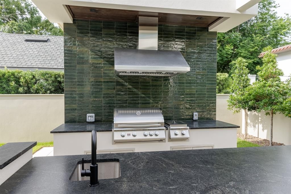 En Venta: $6,000,000 (5 camas, 5 baños, 4806 Pies cuadrados)