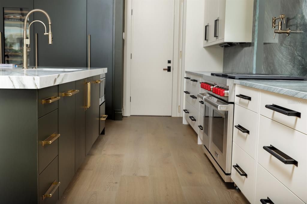 En Venta: $6,000,000 (5 camas, 5 baños, 4806 Pies cuadrados)