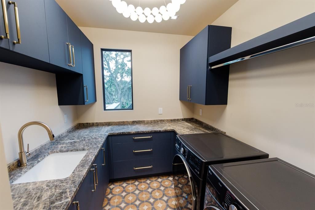 En Venta: $6,000,000 (5 camas, 5 baños, 4806 Pies cuadrados)
