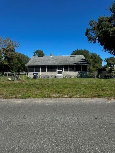 For Sale: $299,900 (3 beds, 1 baths, 1292 Square Feet)