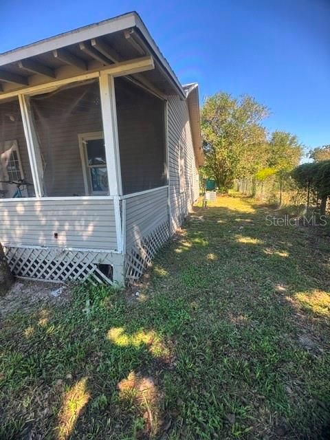 For Sale: $299,900 (3 beds, 1 baths, 1292 Square Feet)