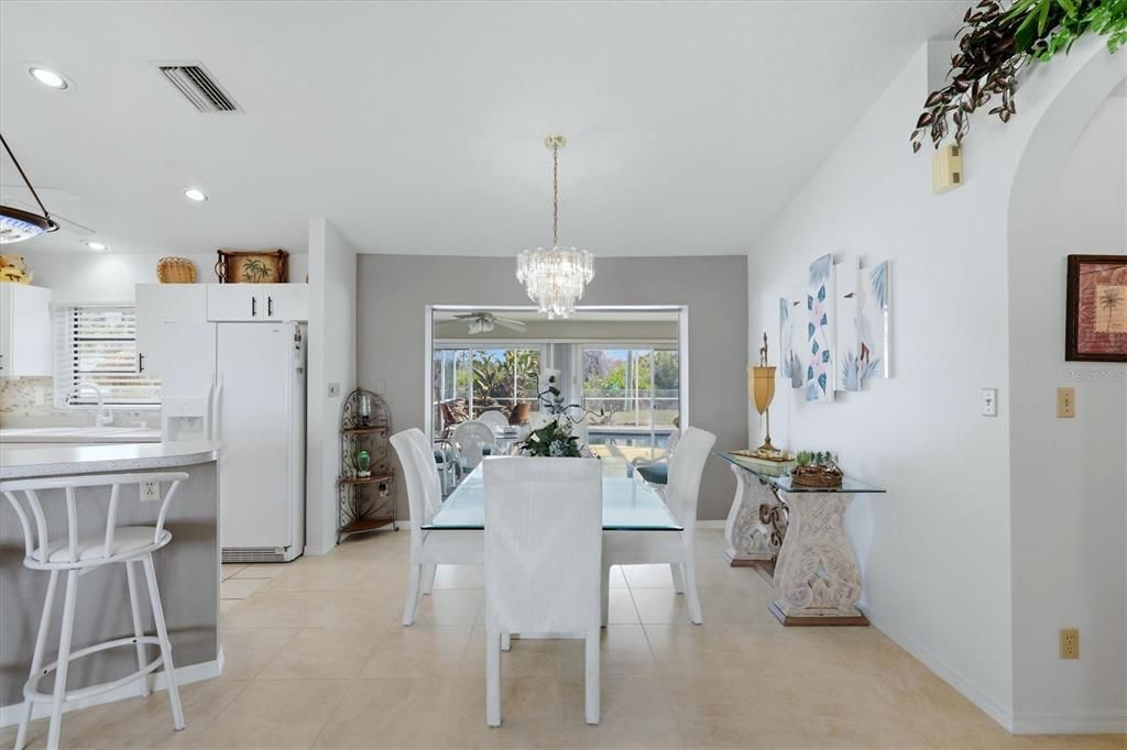На продажу: $325,000 (2 спален, 2 ванн, 1551 Квадратных фут)