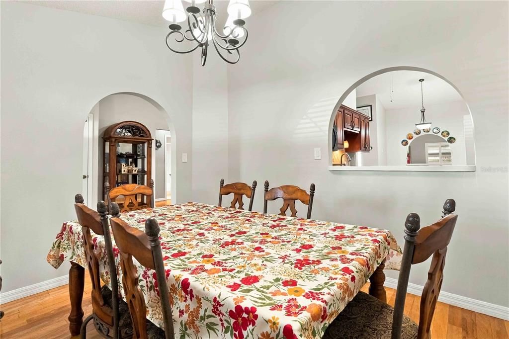 На продажу: $379,000 (3 спален, 2 ванн, 2030 Квадратных фут)