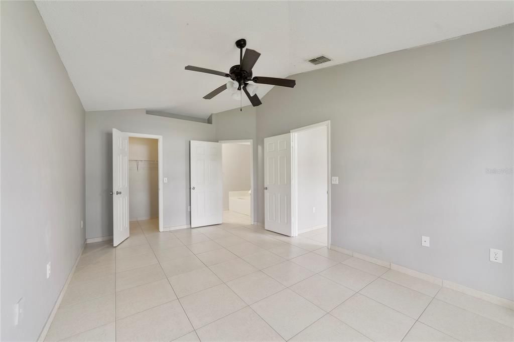 На продажу: $269,900 (4 спален, 2 ванн, 1652 Квадратных фут)
