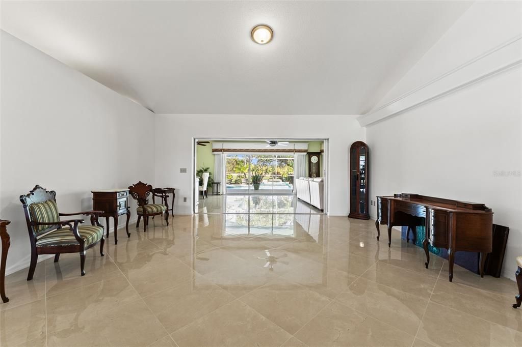 En Venta: $750,000 (3 camas, 2 baños, 3033 Pies cuadrados)