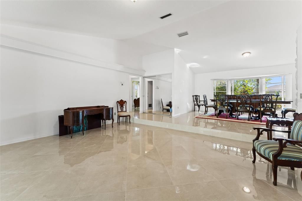 En Venta: $750,000 (3 camas, 2 baños, 3033 Pies cuadrados)