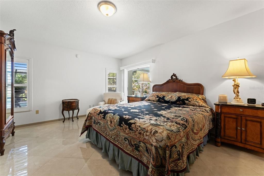 En Venta: $750,000 (3 camas, 2 baños, 3033 Pies cuadrados)