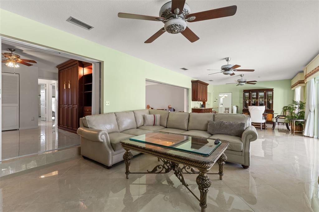 En Venta: $750,000 (3 camas, 2 baños, 3033 Pies cuadrados)