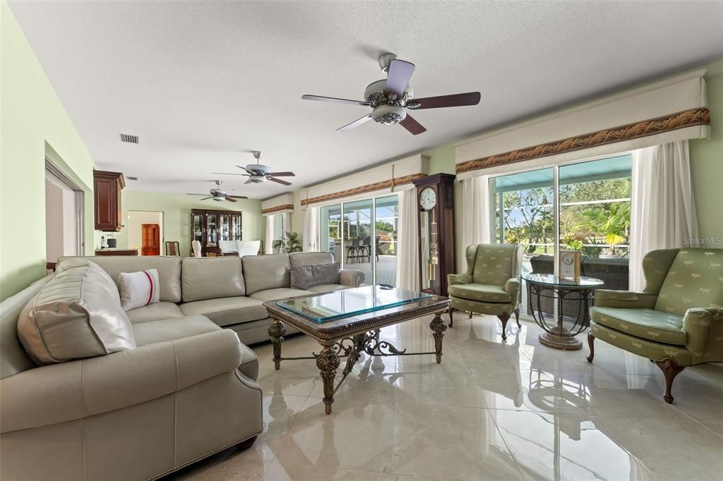 En Venta: $750,000 (3 camas, 2 baños, 3033 Pies cuadrados)
