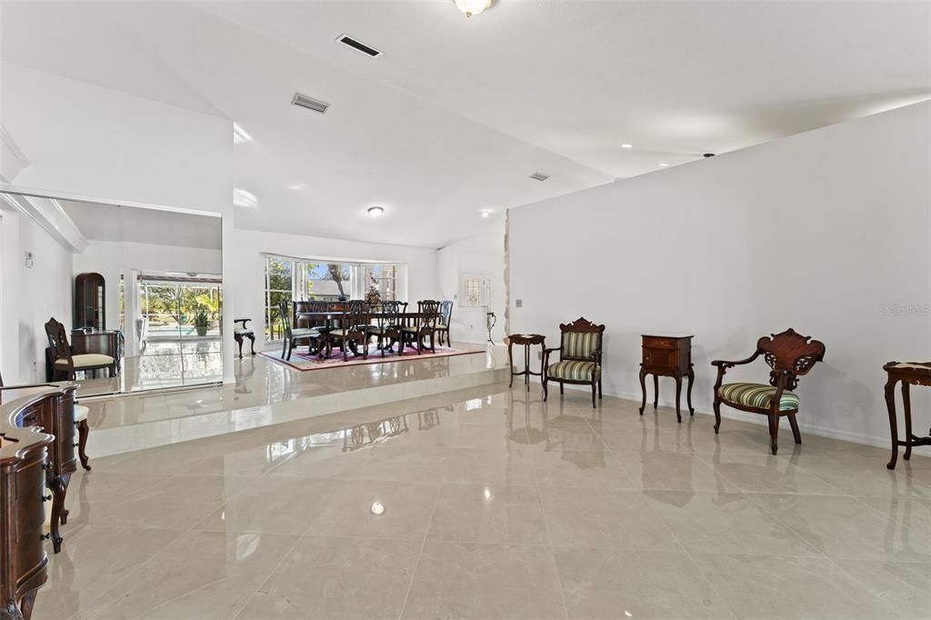 En Venta: $750,000 (3 camas, 2 baños, 3033 Pies cuadrados)
