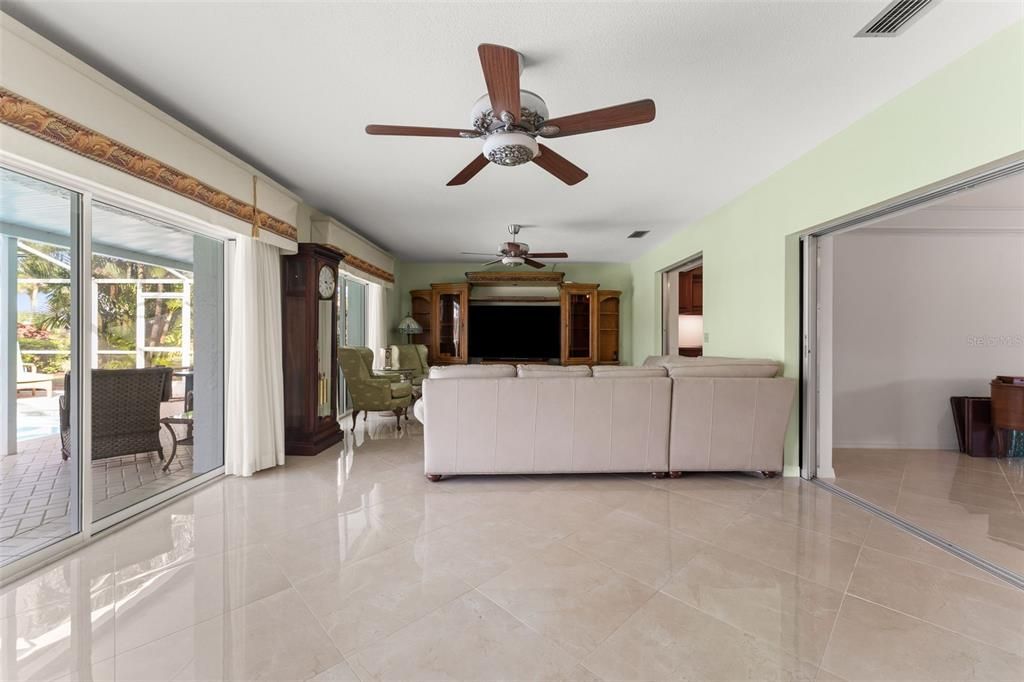 En Venta: $750,000 (3 camas, 2 baños, 3033 Pies cuadrados)