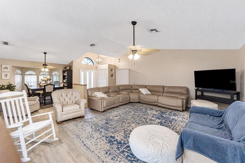 For Sale: $514,000 (4 beds, 2 baths, 2164 Square Feet)