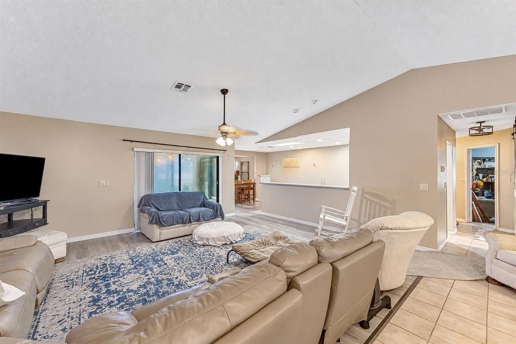 For Sale: $514,000 (4 beds, 2 baths, 2164 Square Feet)