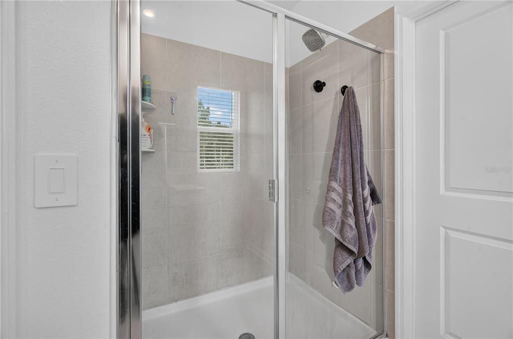 For Rent: $3,200 (5 beds, 2 baths, 2331 Square Feet)
