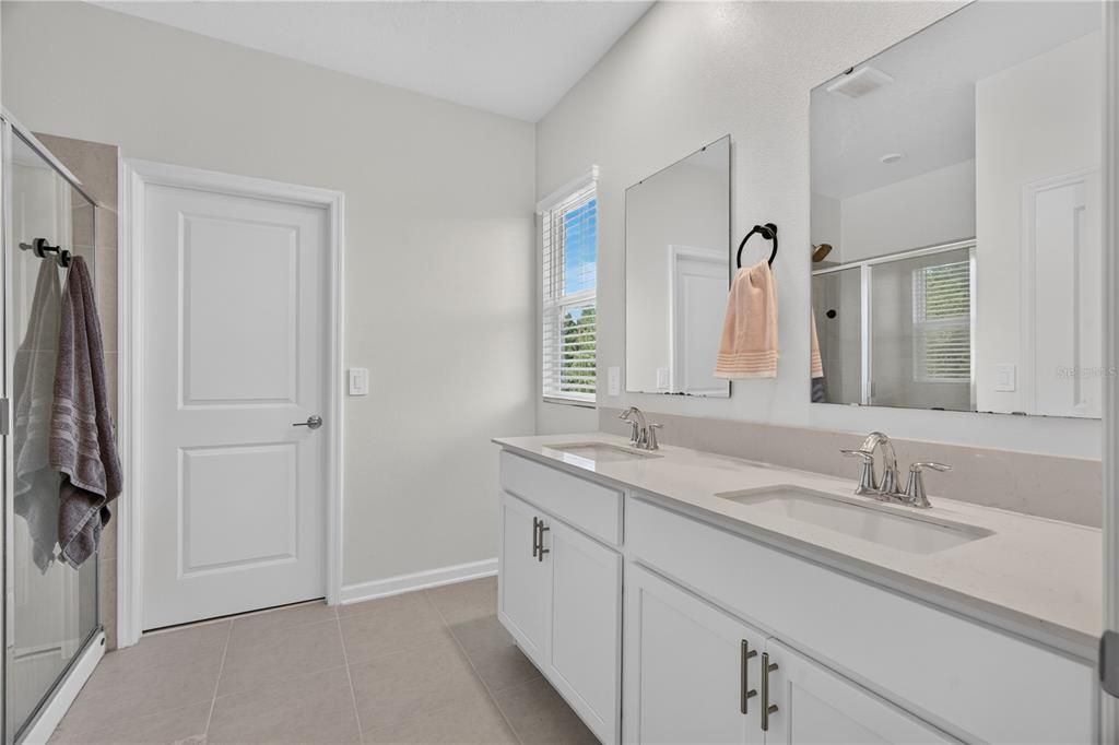 For Rent: $3,200 (5 beds, 2 baths, 2331 Square Feet)