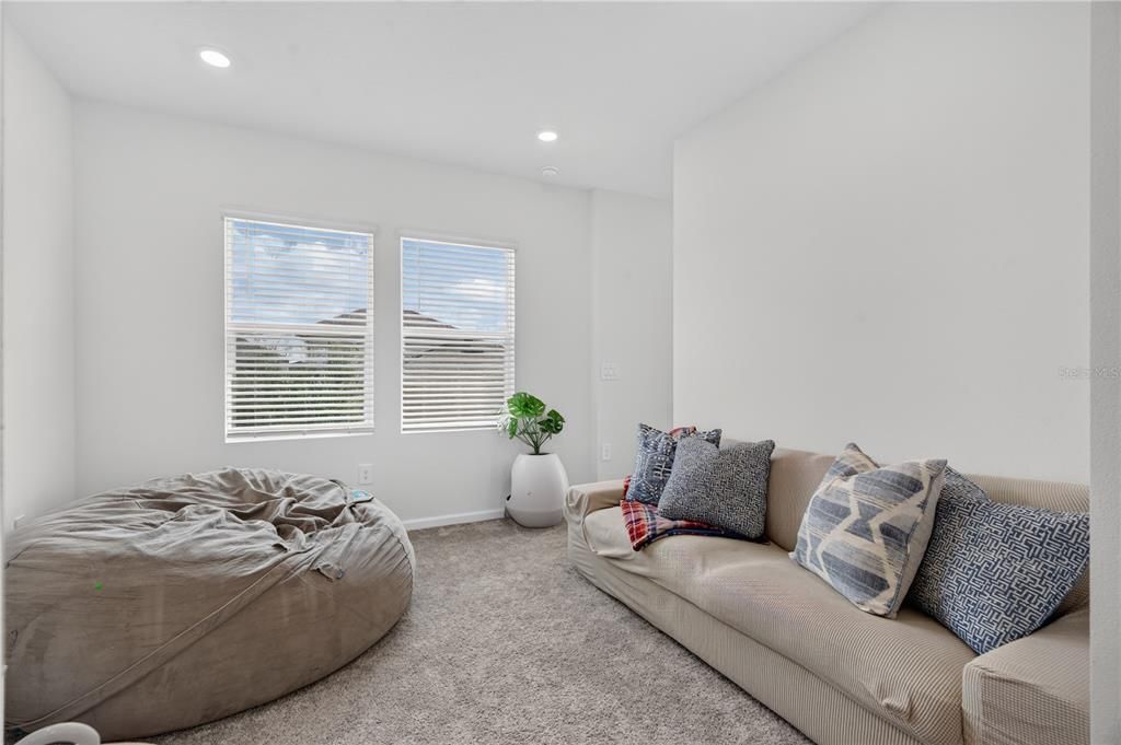 For Rent: $3,200 (5 beds, 2 baths, 2331 Square Feet)