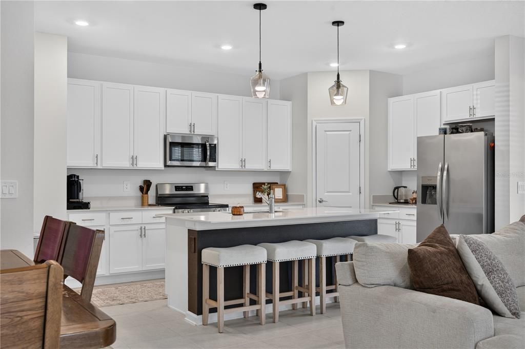 For Rent: $3,200 (5 beds, 2 baths, 2331 Square Feet)