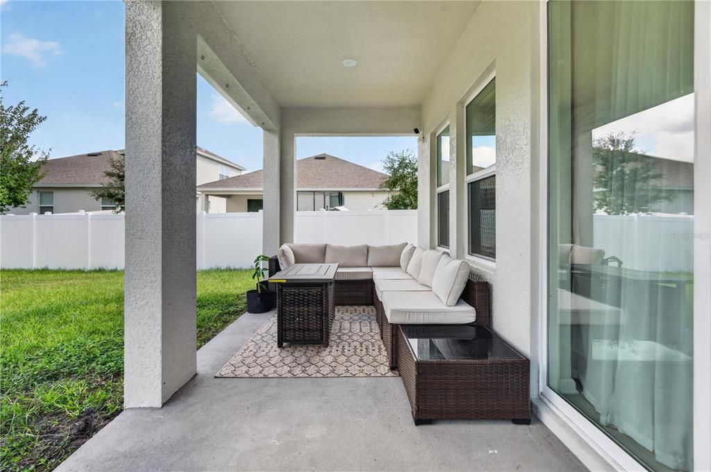 For Rent: $3,200 (5 beds, 2 baths, 2331 Square Feet)