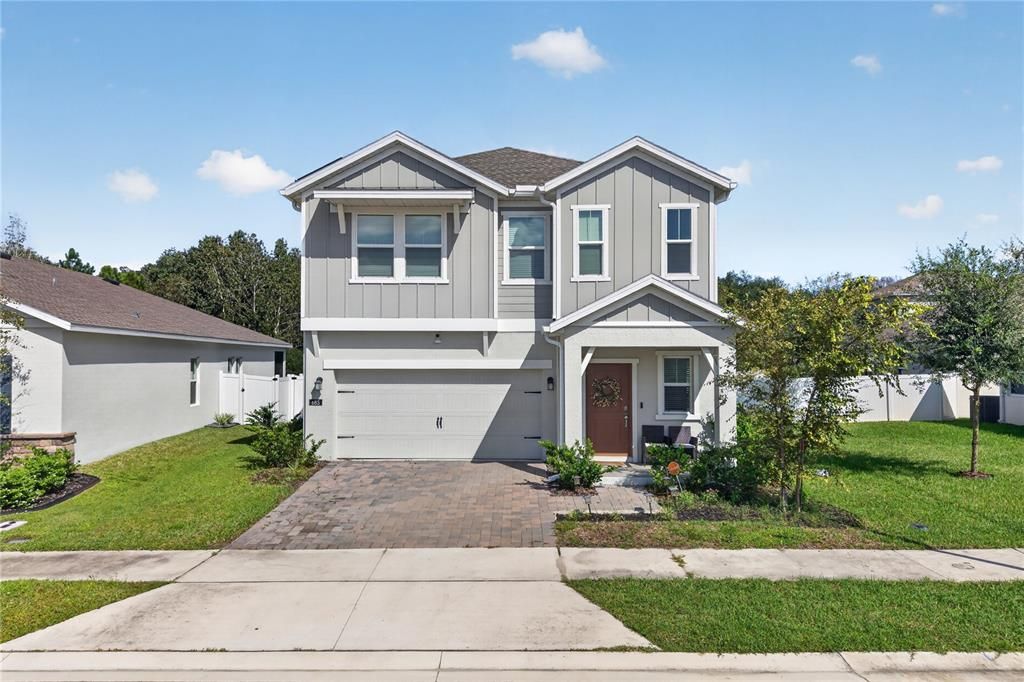 For Rent: $3,200 (5 beds, 2 baths, 2331 Square Feet)