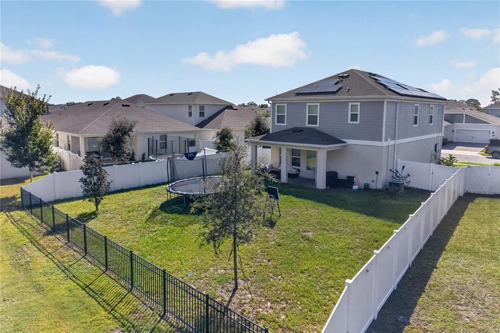 For Rent: $3,200 (5 beds, 2 baths, 2331 Square Feet)
