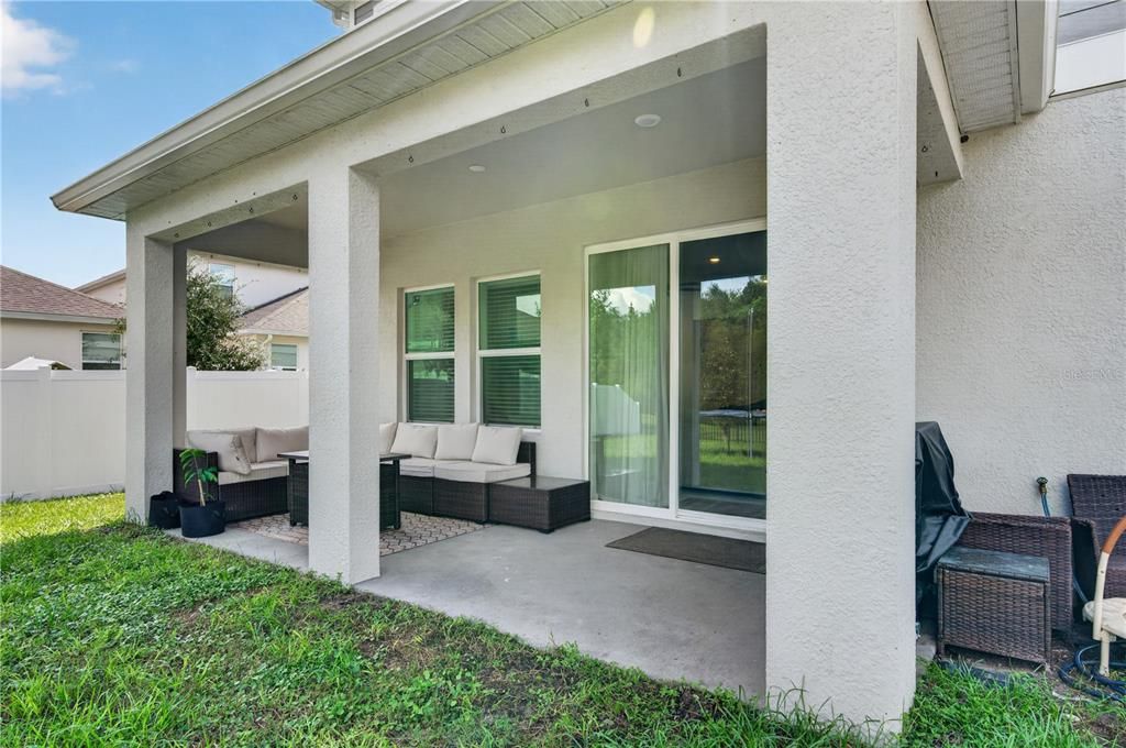 For Rent: $3,200 (5 beds, 2 baths, 2331 Square Feet)