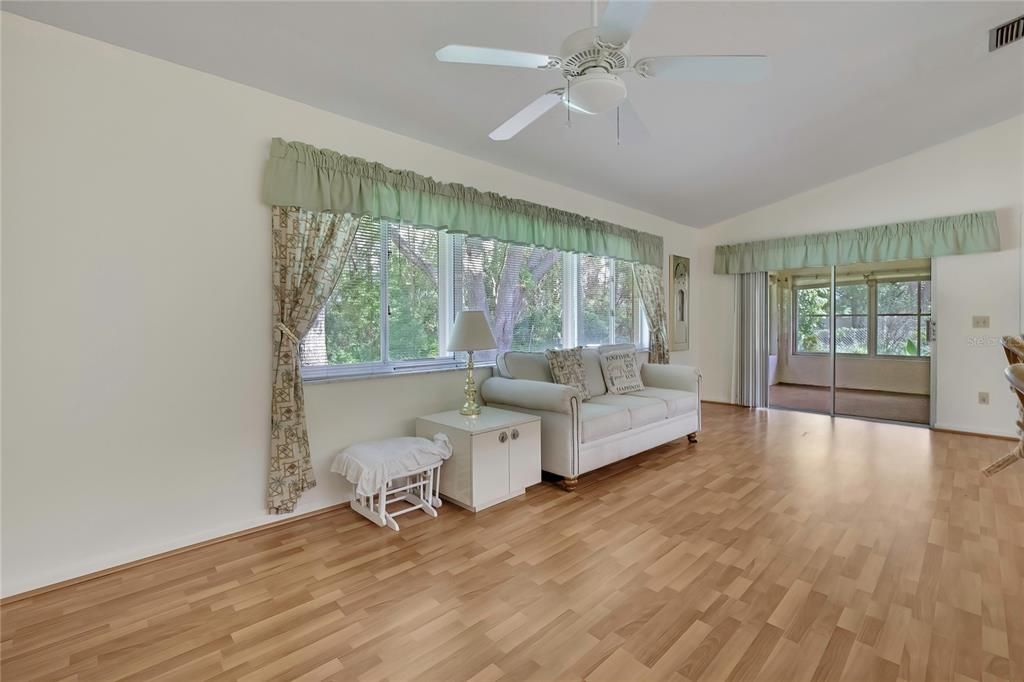 En Venta: $229,000 (2 camas, 2 baños, 1595 Pies cuadrados)