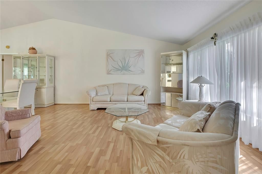 En Venta: $229,000 (2 camas, 2 baños, 1595 Pies cuadrados)