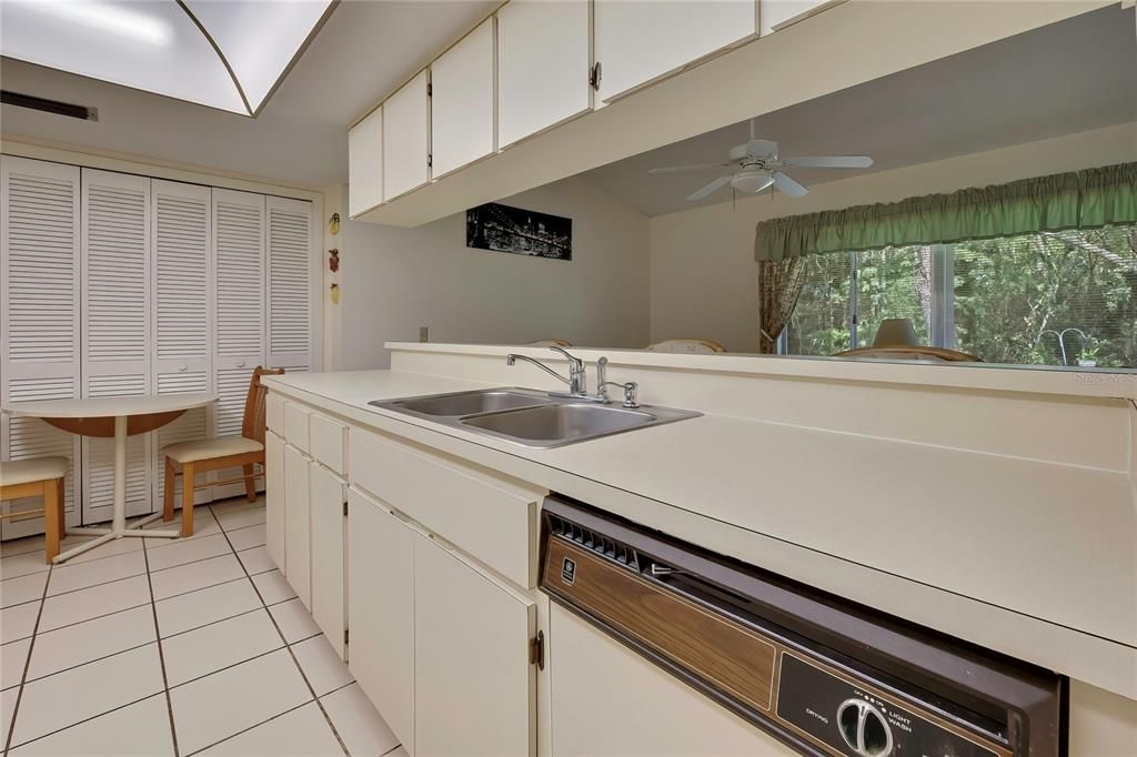 En Venta: $229,000 (2 camas, 2 baños, 1595 Pies cuadrados)