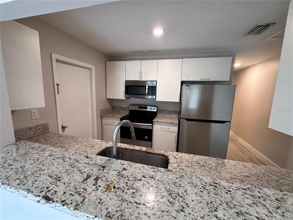 For Rent: $1,350 (2 beds, 1 baths, 700 Square Feet)